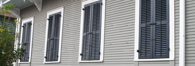 Colonial-style hurricane shutters